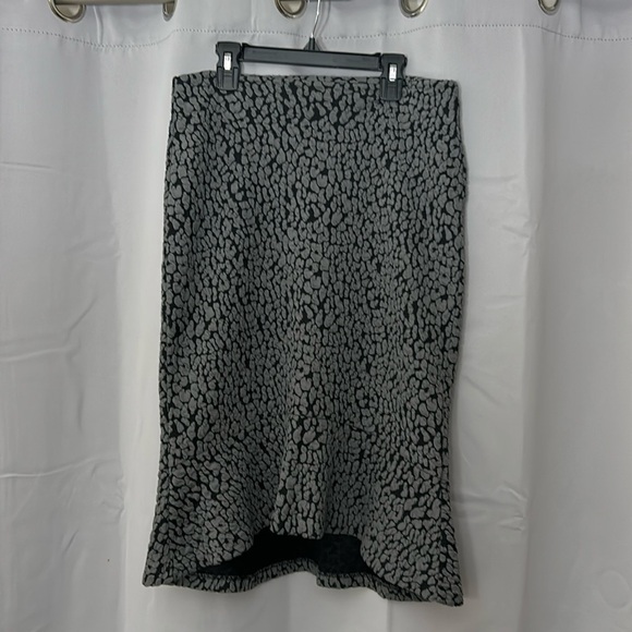 Michael Kors Dresses & Skirts - Micheal Kors Skirt Flare Bottom. Size Small